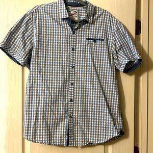 Men’s short sleeve button down plaid shirt. Size x-large